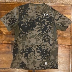 Nike men’s shirt size large